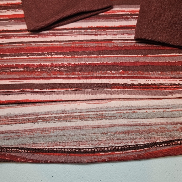 LuLaRoe Hudson Long Sleeve Tee. Unisex Fit. Gorgeous Red Stripe. Size Large. - Picture 4 of 10